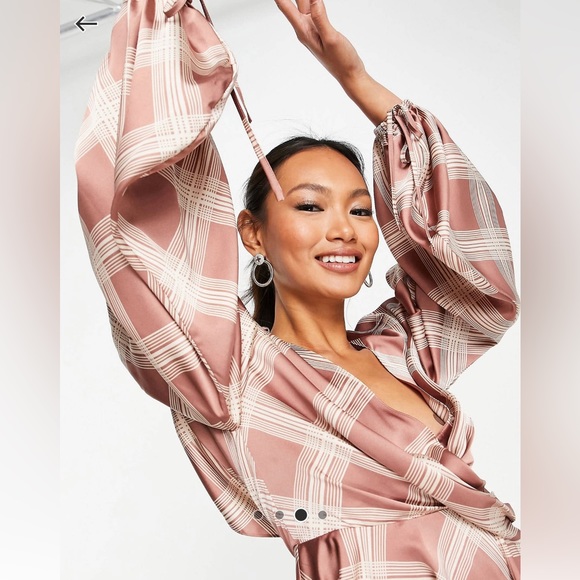 This dress is so fun and perfect for any date night. Worn once. - Picture 3 of 3